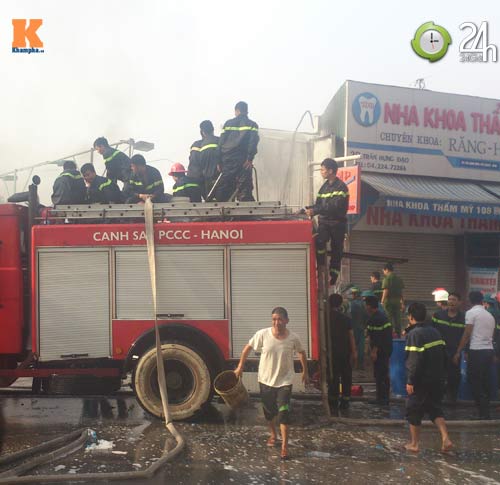 Cận cảnh vụ cháy kinh hoàng ở cây xăng - 6
