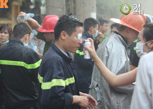 Cận cảnh vụ cháy kinh hoàng ở cây xăng - 9
