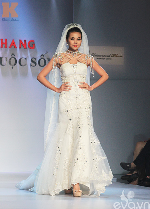 thanh hang mac vay cuoi goi cam - 1