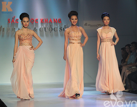 thanh hang mac vay cuoi goi cam - 11