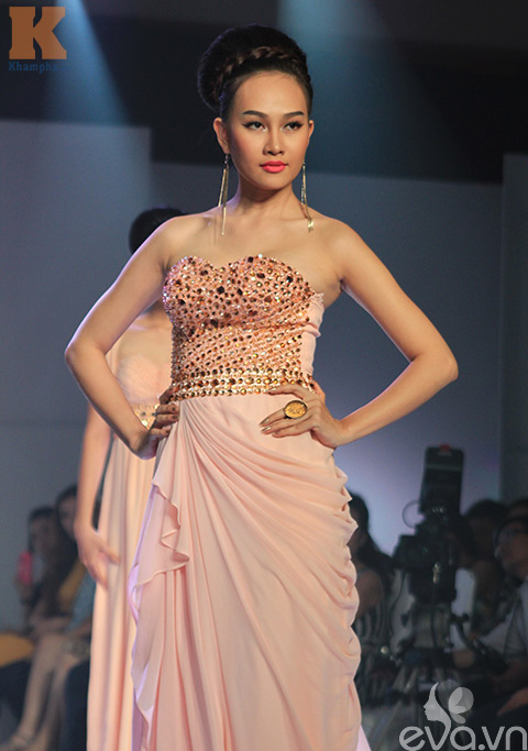 thanh hang mac vay cuoi goi cam - 12