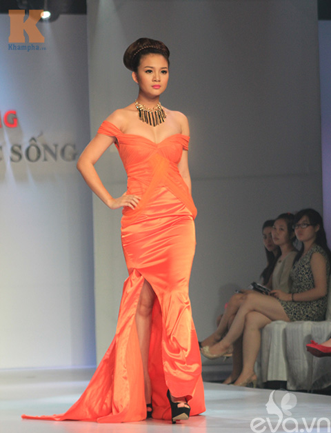 thanh hang mac vay cuoi goi cam - 19