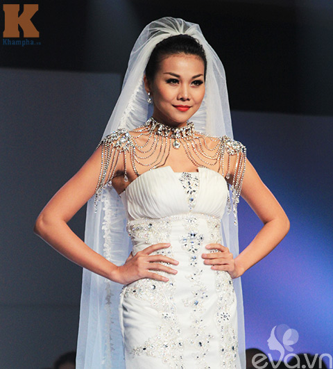 thanh hang mac vay cuoi goi cam - 2