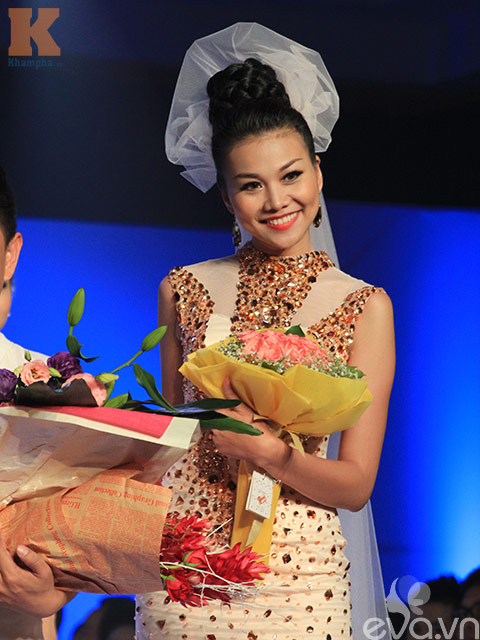 thanh hang mac vay cuoi goi cam - 6