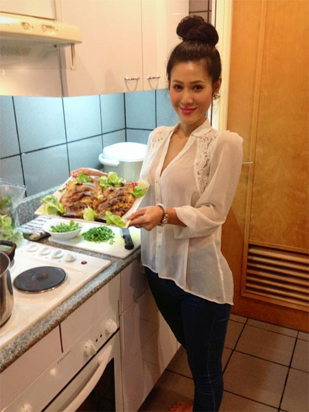 elly tran sexy ca khi vao bep - 8