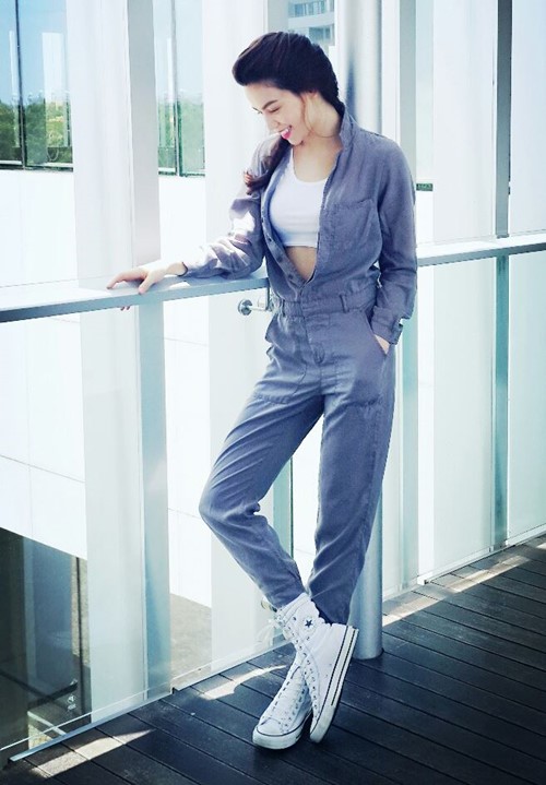 dien jumpsuit denim dep nhu ho ngoc ha - 1