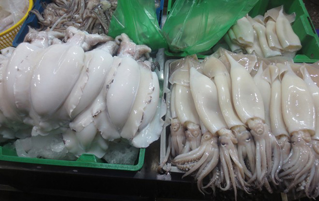 Bên trong xưởng ngâm tẩm mực thối ở Hà Nội