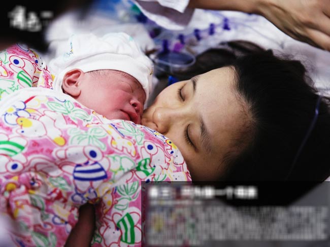 Cảm phục mẹ liệt chân vẫn sinh con