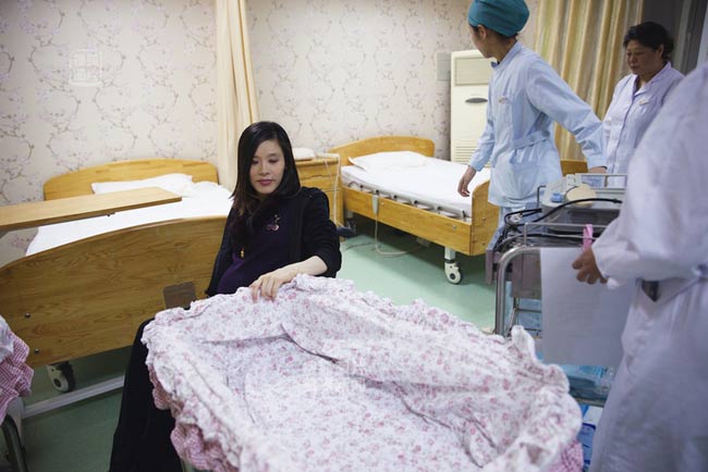 Cảm phục mẹ liệt chân vẫn sinh con