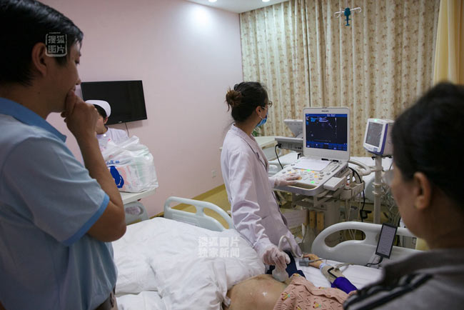 Cảm phục mẹ liệt chân vẫn sinh con
