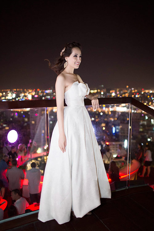 mai phuong thuy goi cam sau su co "khoe nguc" - 1