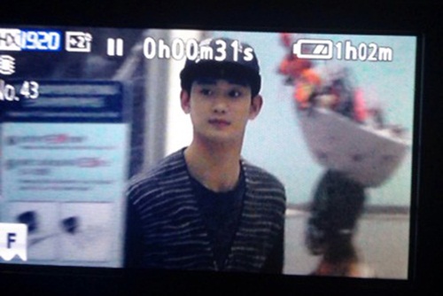 kim soo hyun dang tren duong den viet nam - 4