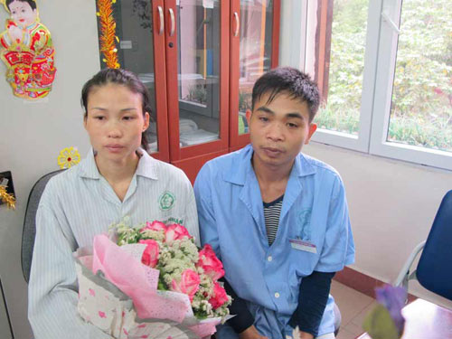 ha noi: dam cuoi truoc gio... len ban mo - 1