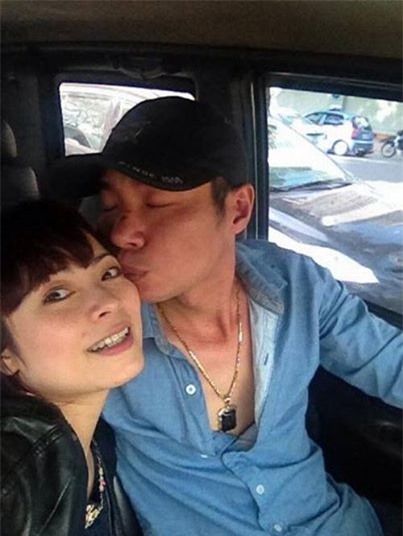 cong ly bi nem da vi khoe anh ben tinh moi - 1