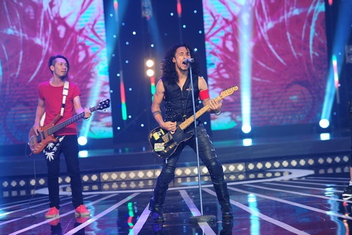 hong nhung hat rock khien fan "noi da ga" - 1
