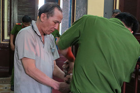 tat axit giet vo cu tron 20 nam cung khong thoat - 1