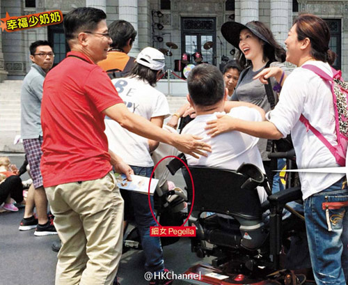 le tu dung phi co rieng dua con di choi - 2