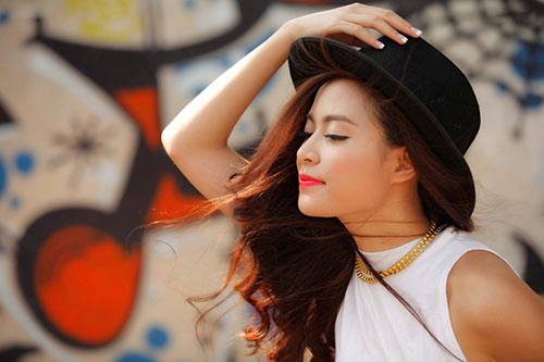 hoang thuy linh tro lai "hoanh trang" tren truyen hinh - 1