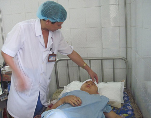 nhan chung ke lai vu bo chong trut "mua dao" vao con dau - 3