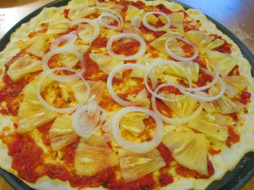 Cách làm pizza dứa xúc xích - 3