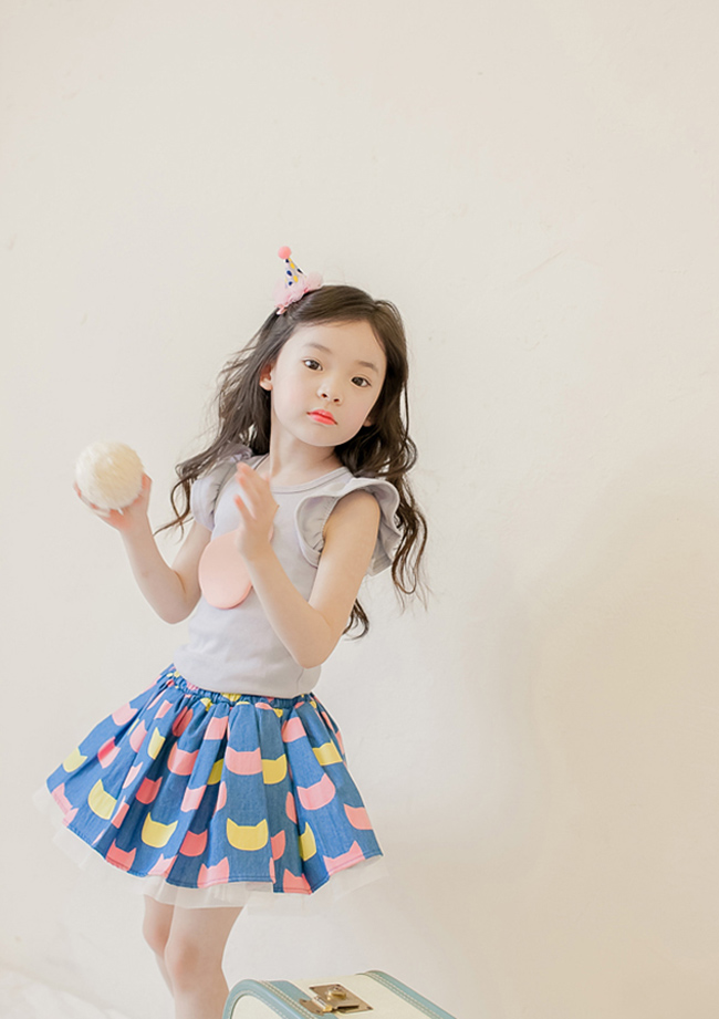 Mẫu nhí 6 tuổi & quot;đắt show & quot; như người lớn