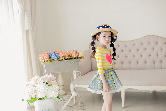 Mẫu nhí 6 tuổi & quot;đắt show & quot; như người lớn