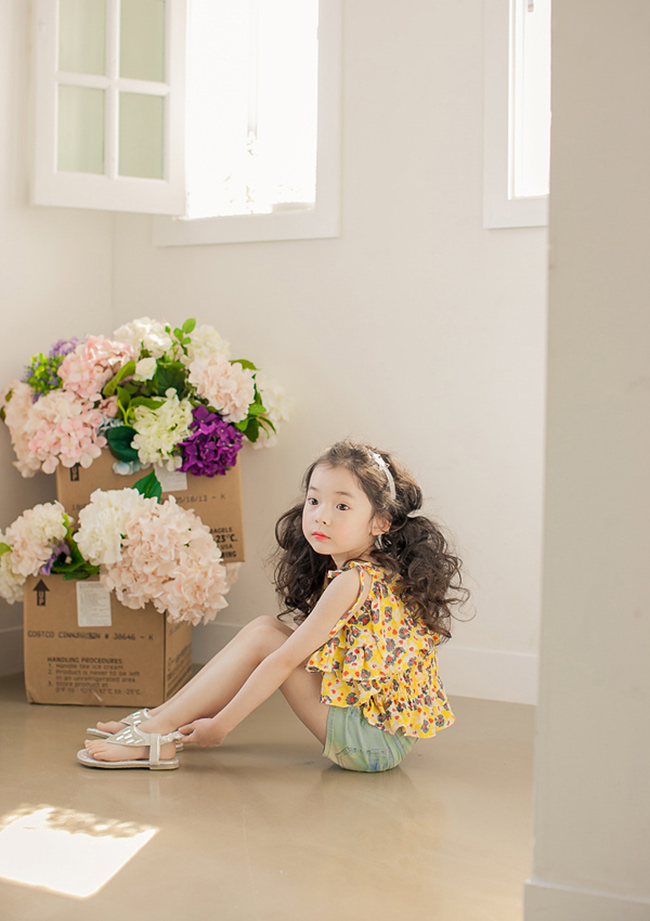Mẫu nhí 6 tuổi & quot;đắt show & quot; như người lớn