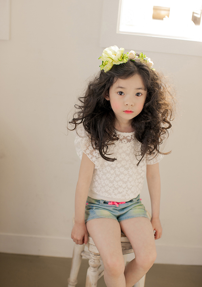Mẫu nhí 6 tuổi & quot;đắt show & quot; như người lớn