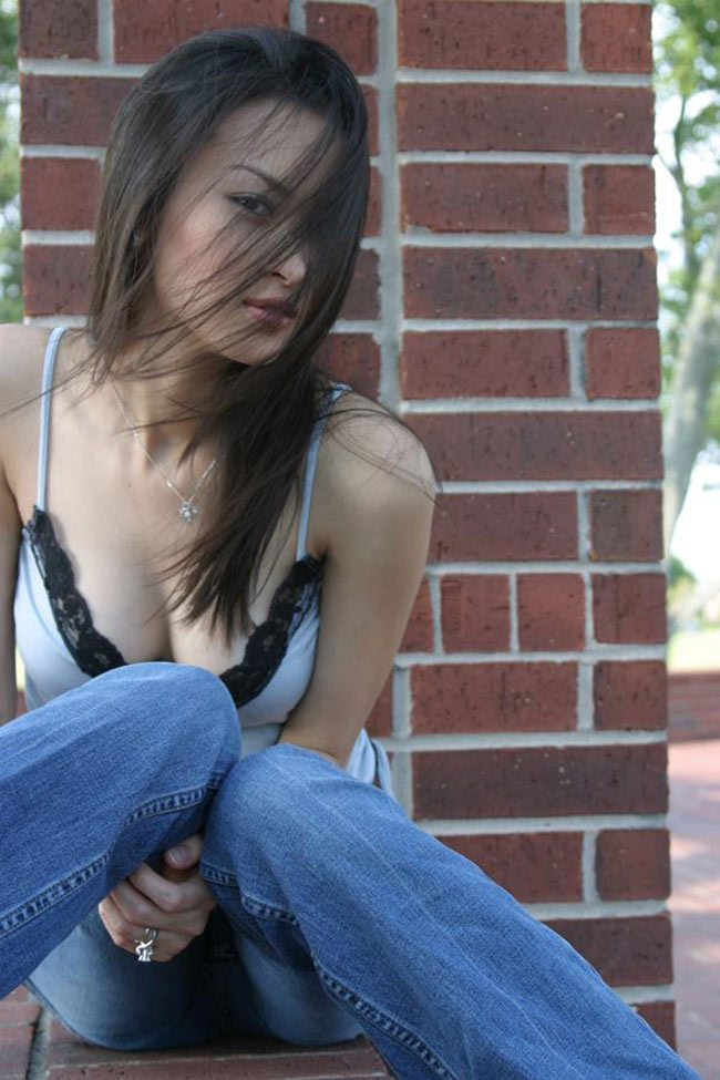 Vợ cũ Lam Trường khoe vòng 1 sexy