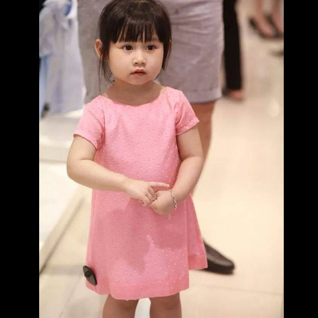 Ngỡ ngàng con gái Minh Tiệp quá xinh
