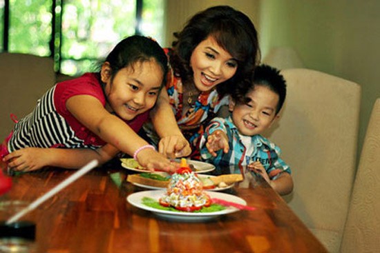 "gai hai con" trong mon con mat cua vbiz - 10