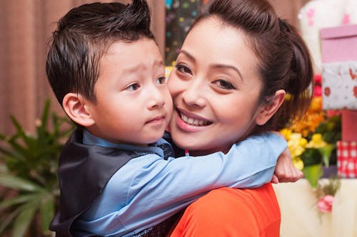 "gai hai con" trong mon con mat cua vbiz - 2