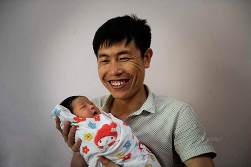nu cuoi cua nhung ong bo lan dau be con - 3
