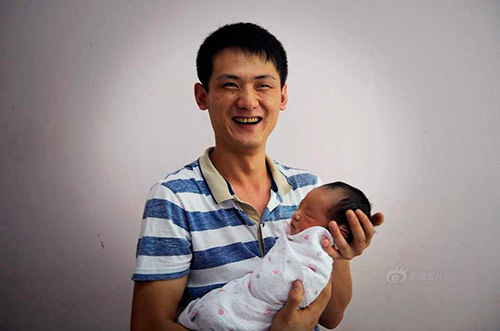 nu cuoi cua nhung ong bo lan dau be con - 7