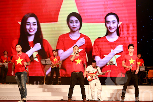 my tam xin duoc hat trong dem nhac huong ve bien dao - 17