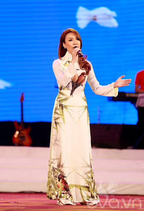my tam xin duoc hat trong dem nhac huong ve bien dao - 2