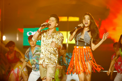 me minh thu lan dau song ca cung con gai - 14