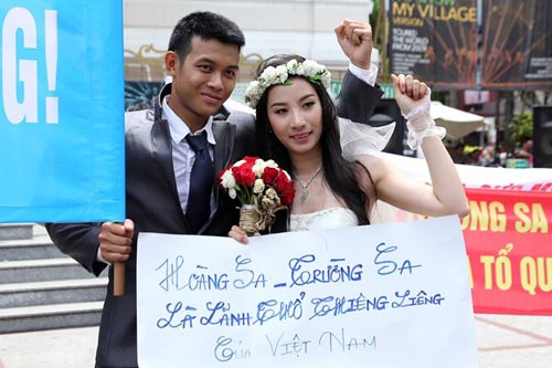 Cảm động tình yêu nước của thế hệ trẻ
