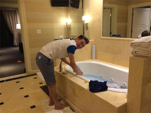 mr dam tu tay giat do o khach san las vegas - 2