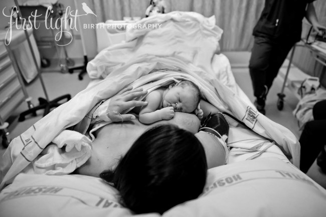 Mở cánh cửa phòng đẻ, xem trực tiếp một ca sinh mổ