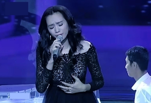 x-factor 2016: truong kieu diem gap van de suc khoe, co be 17 tuoi thang hoa - 1