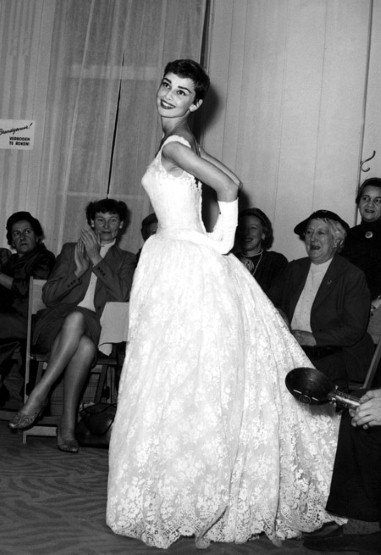 Audrey Hepburn:  Biểu tượng thời trang của thời đại - 6