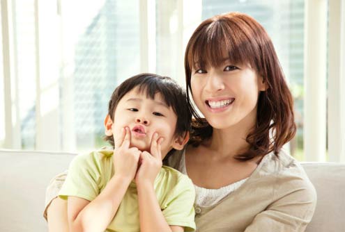Con ngã, mẹ nâng - nâng sao cho đúng? - 1