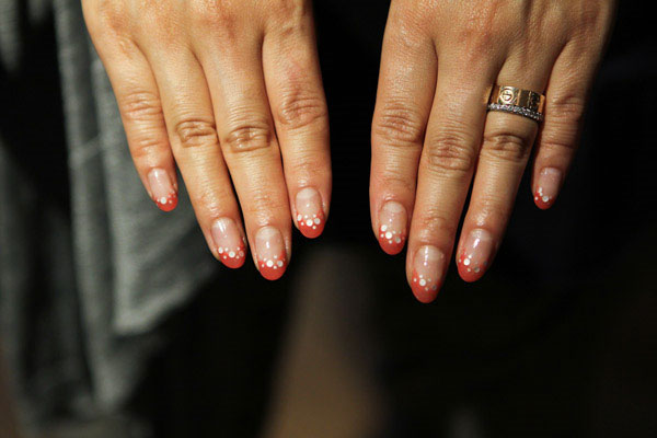 Đẹp và lạ những mẫu nail màu sắc - 1