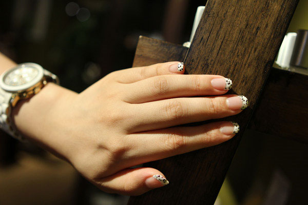 Đẹp và lạ những mẫu nail màu sắc - 2