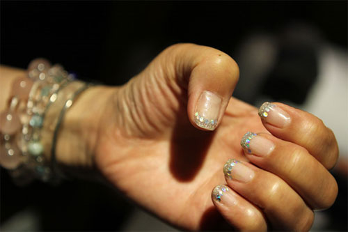 Đẹp và lạ những mẫu nail màu sắc - 10