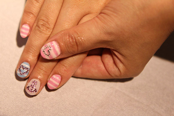 Đẹp và lạ những mẫu nail màu sắc - 11