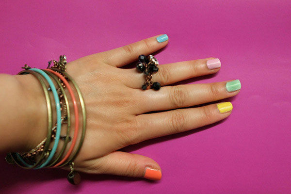 Đẹp và lạ những mẫu nail màu sắc - 3