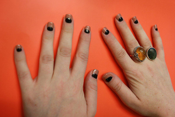 Đẹp và lạ những mẫu nail màu sắc - 6