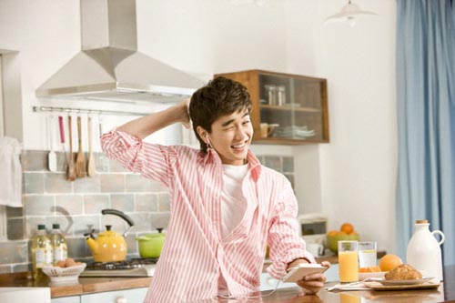 'Tiểu So Ji Sub' bị nứt xương mặt - 1